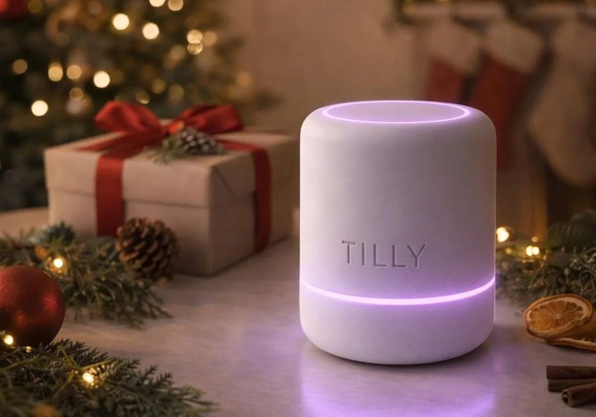 TILLY en idée cadeau premium, halo violet en ambiance chaleureuse